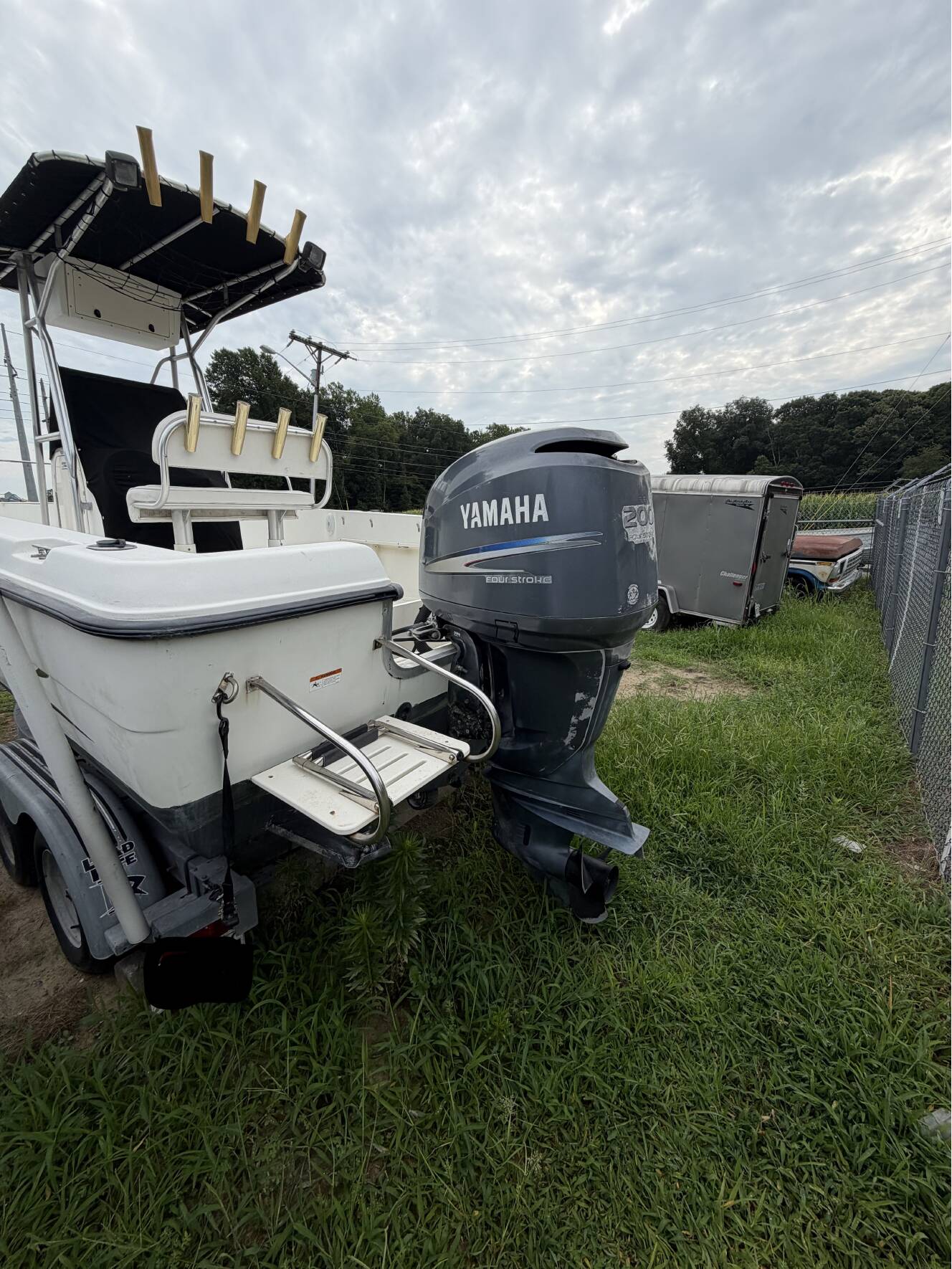 A photo of this 2004 Hydra-Sports 212-WA