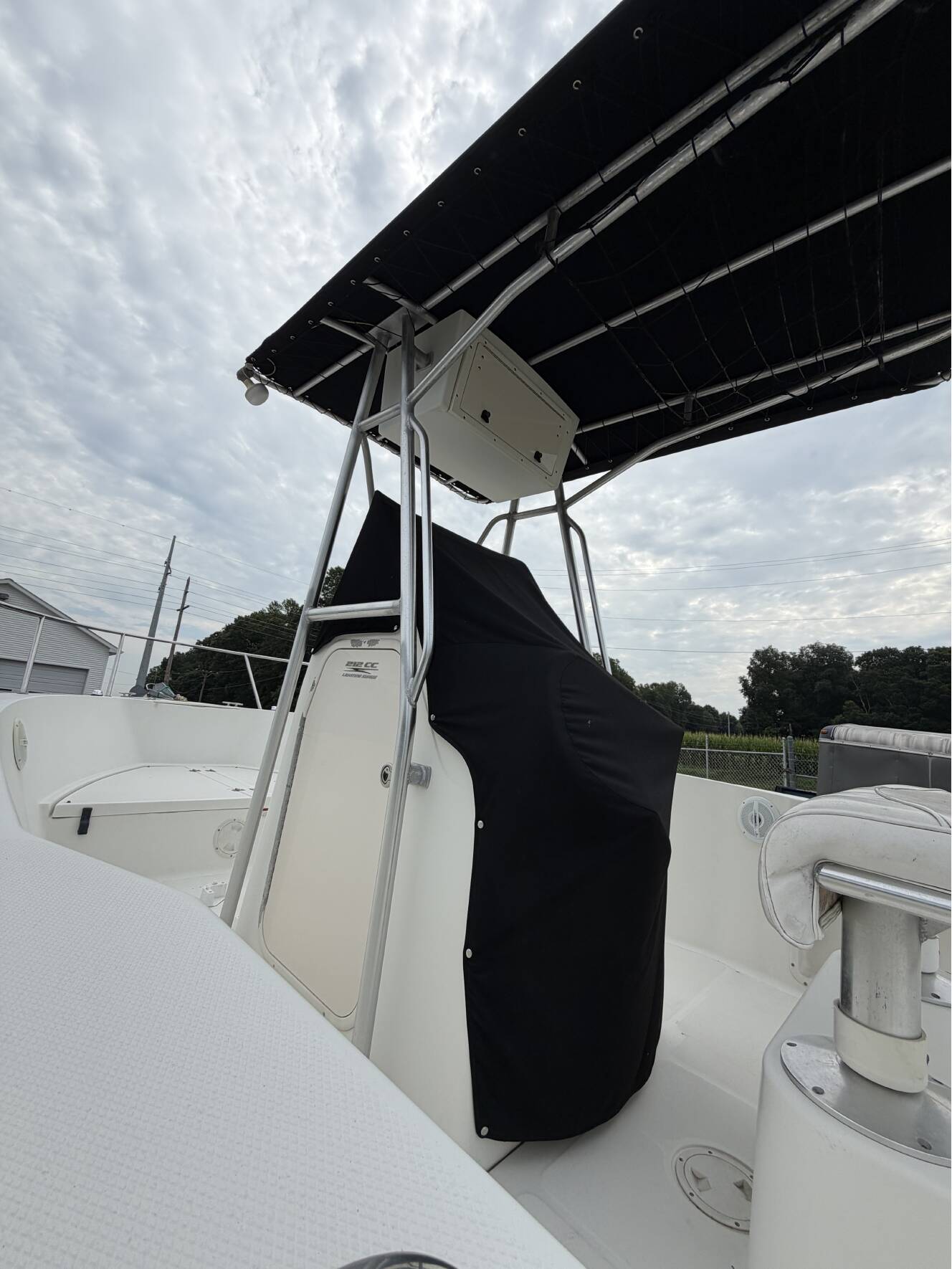 A photo of this 2004 Hydra-Sports 212-WA