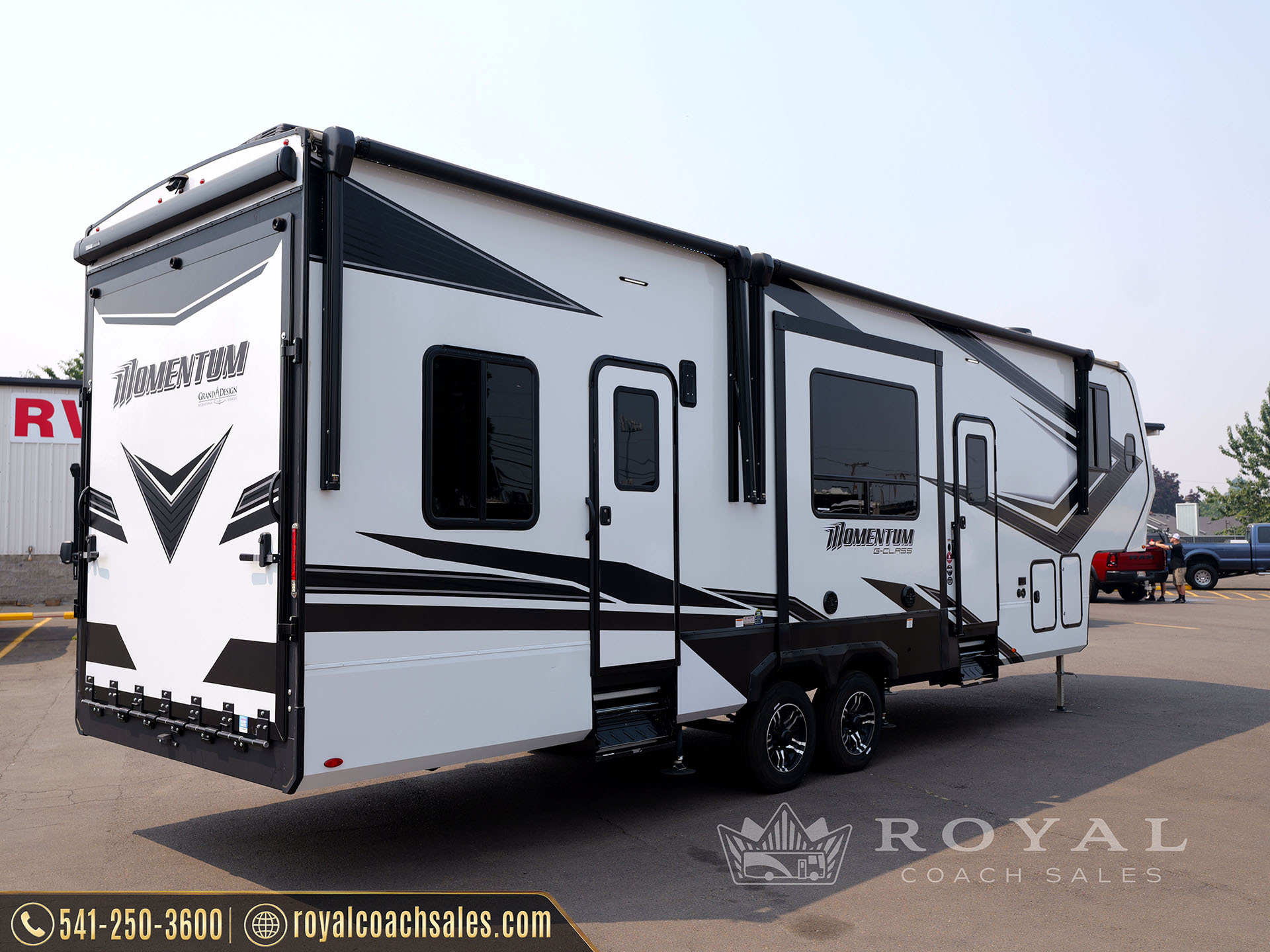 2024 Grand Design MOMENTUM 320G in eugene OR