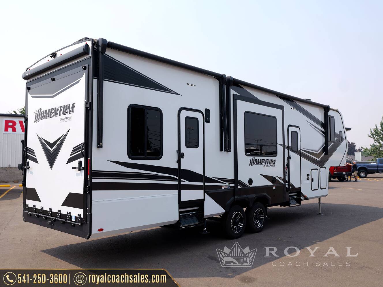 A photo of this 2024 Grand Design MOMENTUM 320G
