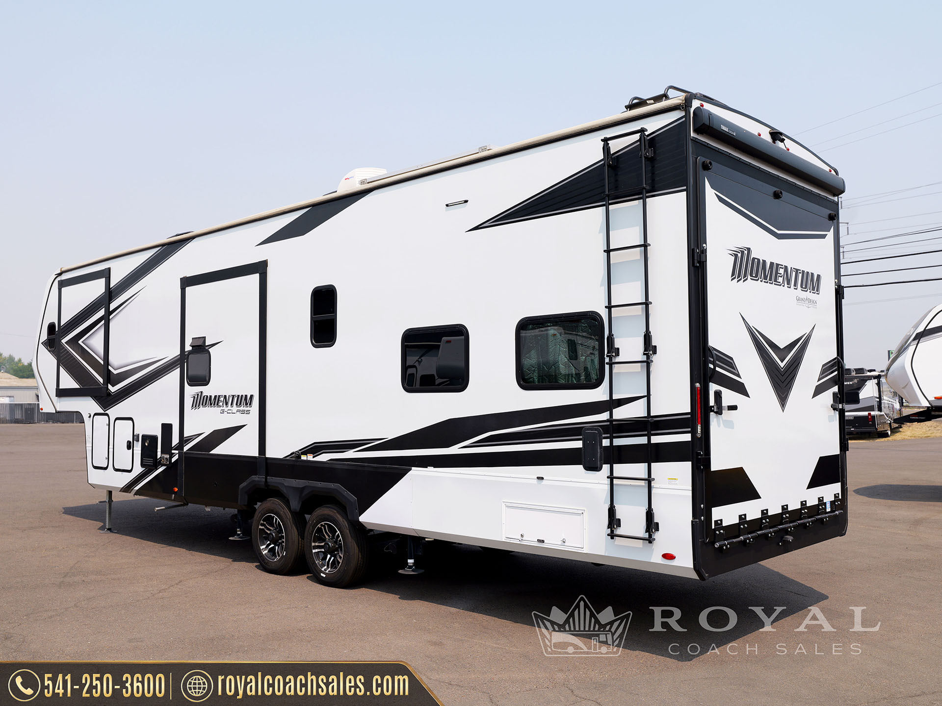 2024 Grand Design MOMENTUM 320G in eugene OR