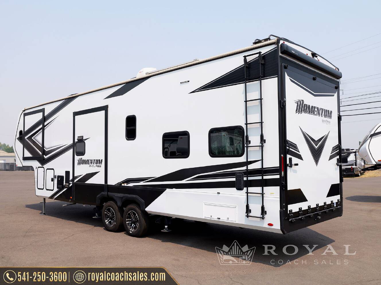 A photo of this 2024 Grand Design MOMENTUM 320G