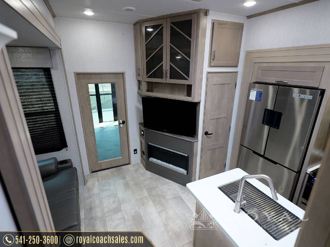 A photo of this 2024 Grand Design MOMENTUM 320G
