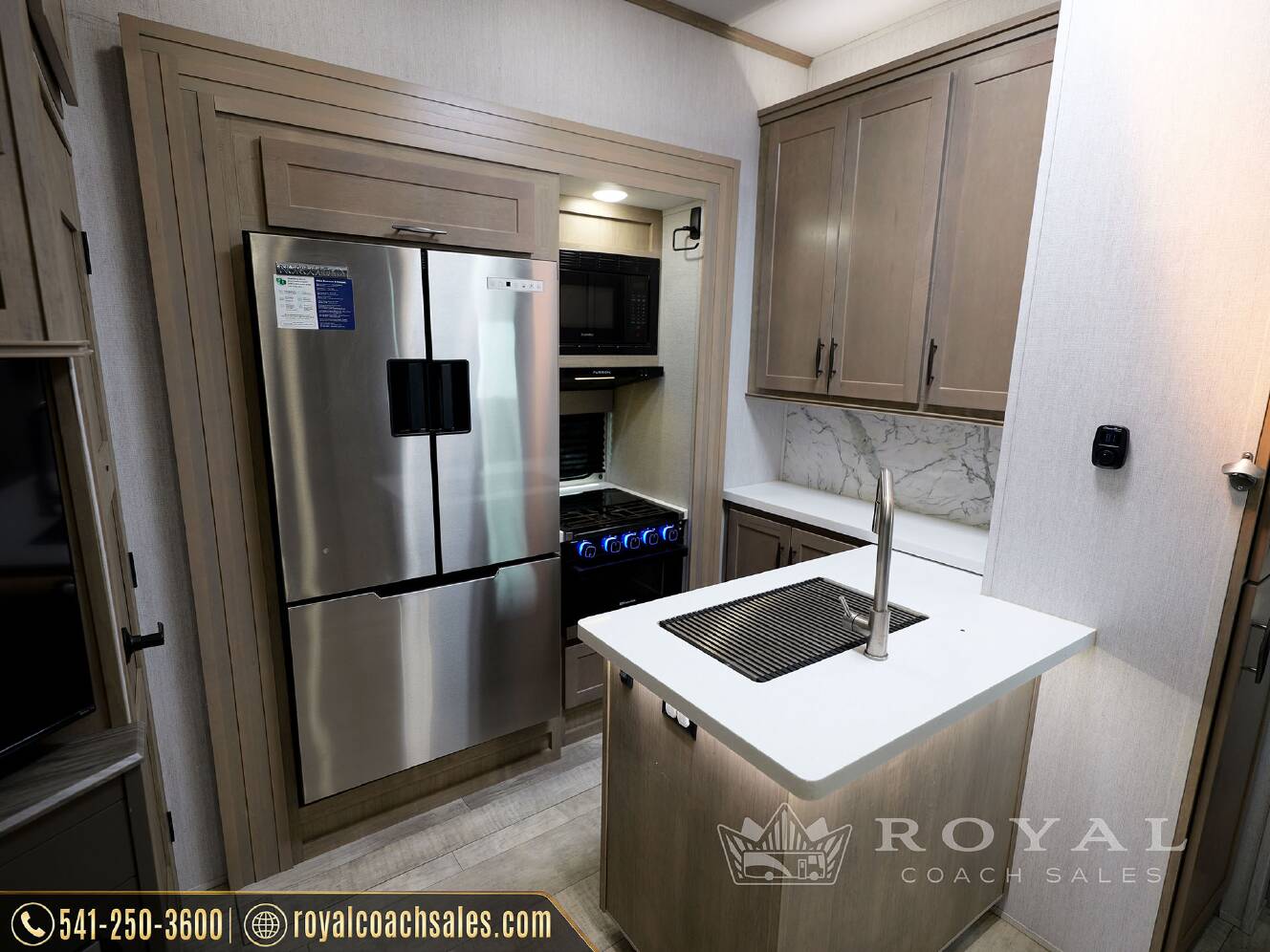 A photo of this 2024 Grand Design MOMENTUM 320G