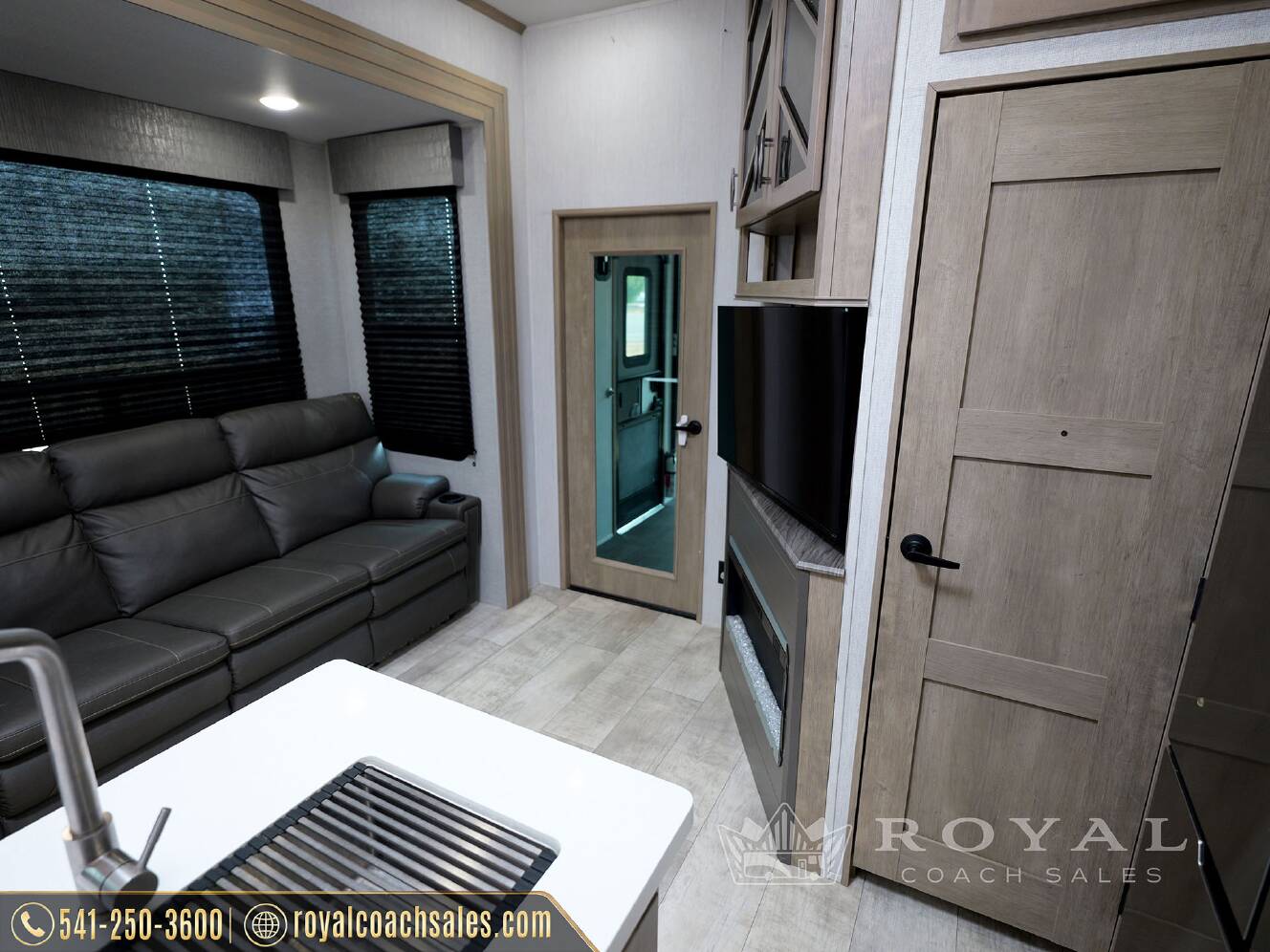 A photo of this 2024 Grand Design MOMENTUM 320G