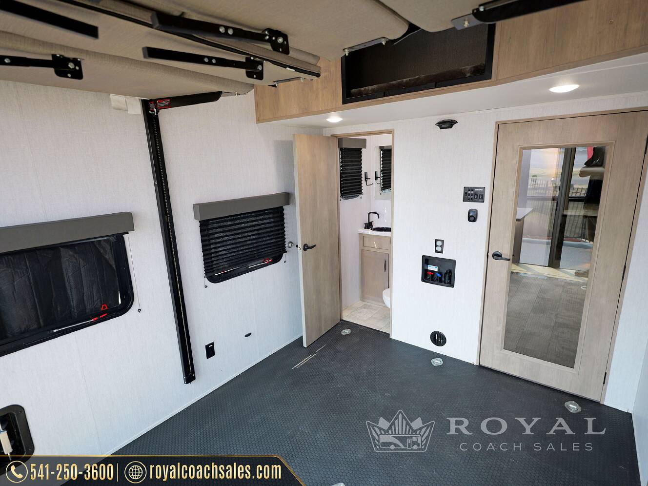 A photo of this 2024 Grand Design MOMENTUM 320G