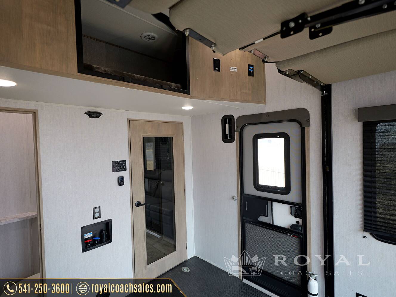 A photo of this 2024 Grand Design MOMENTUM 320G