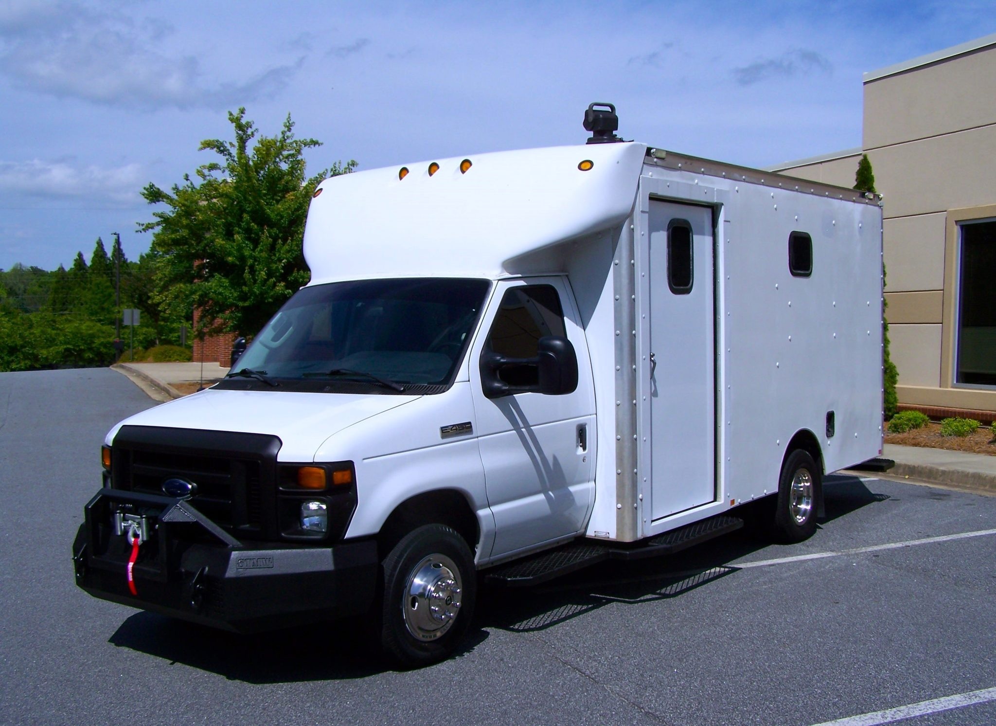 2012 FORD E450 in Mc Connellsburg, PA