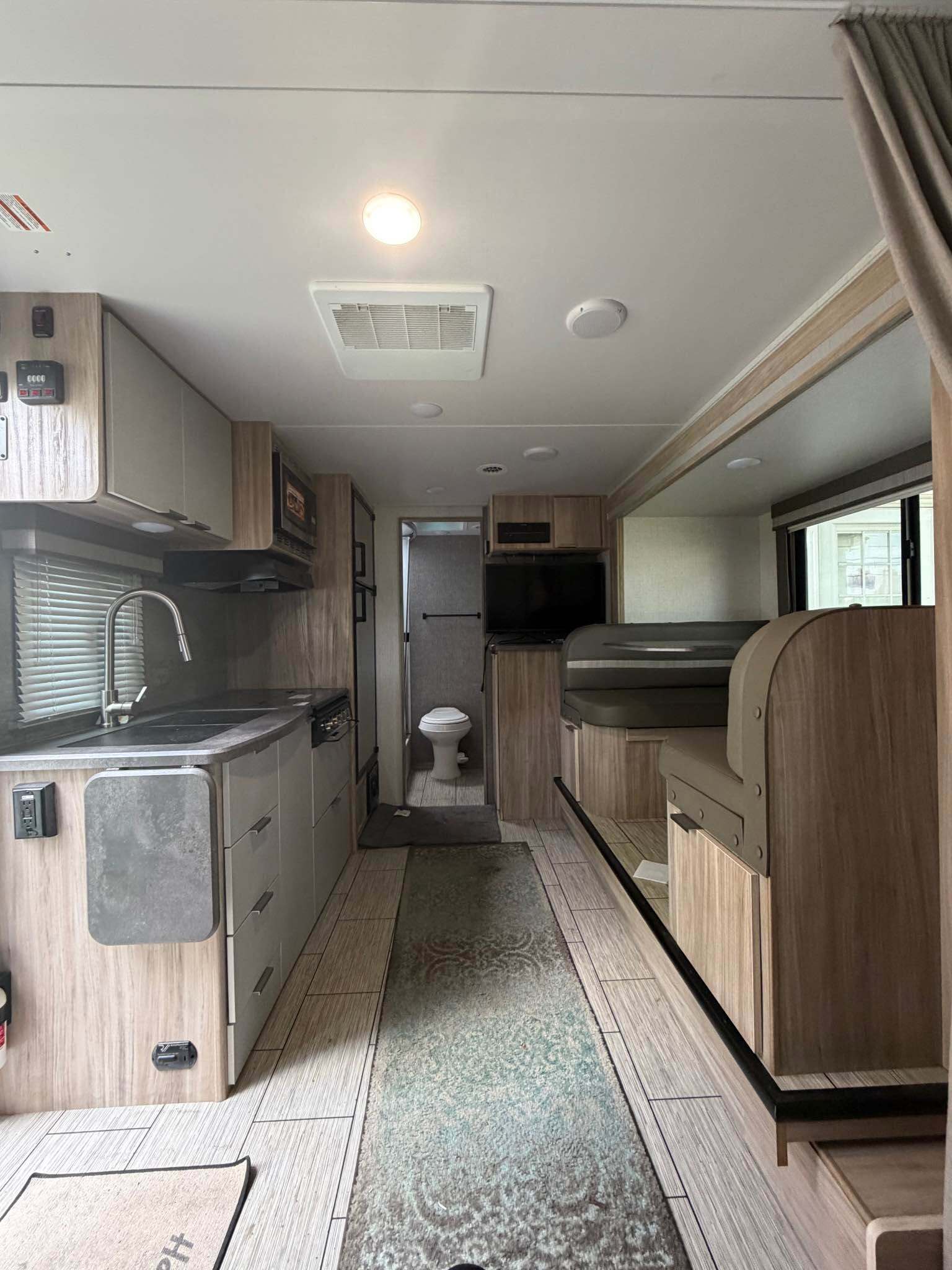 2021 Winnebago MICRO MINNIE 2108DS in ashland OH