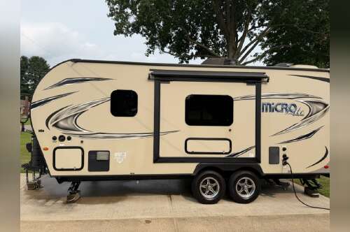 2019 Forest River Flagstaff Micro Lite 21FBRS in hubbard OH