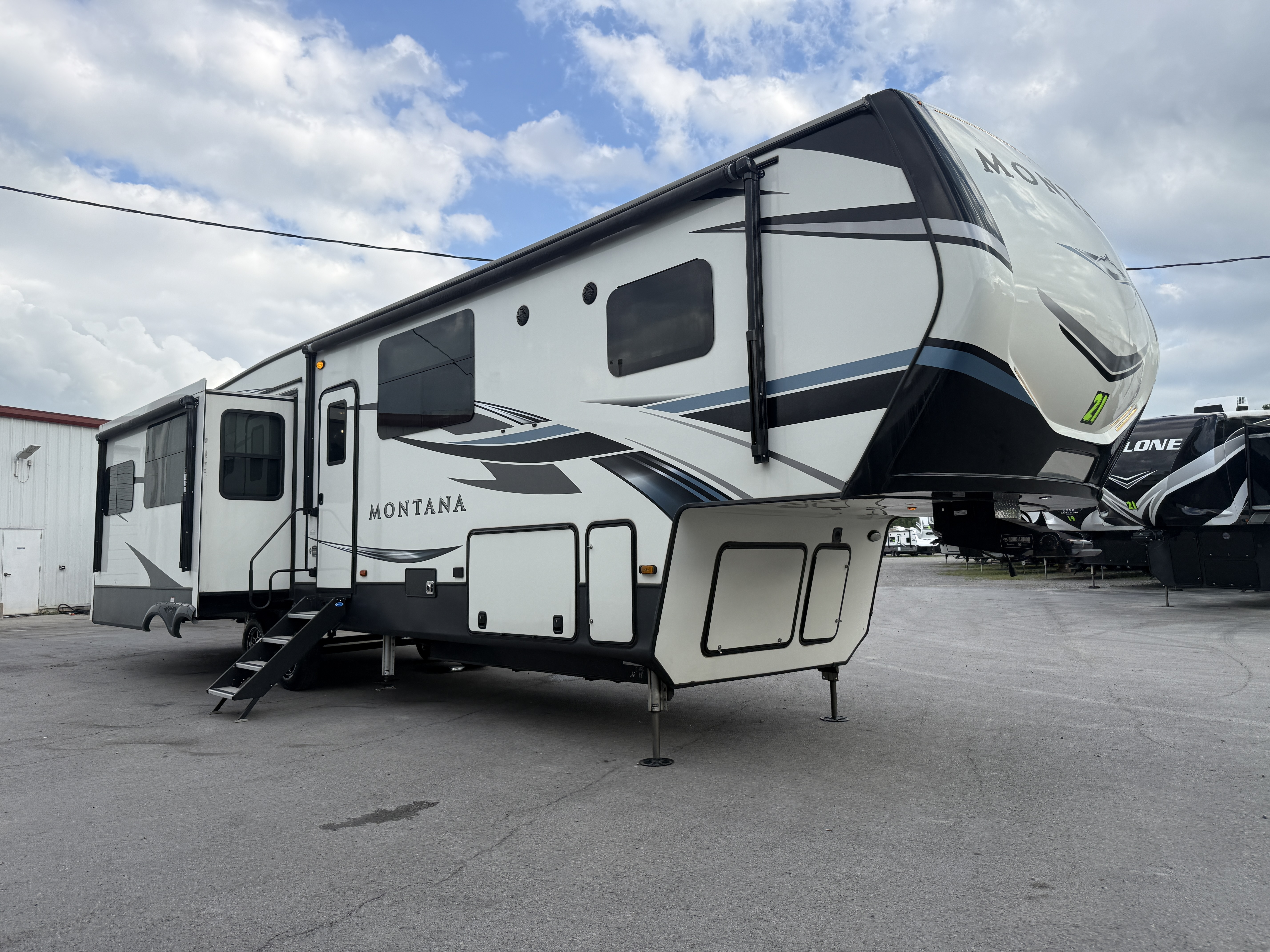2021 Keystone MONTANA 3813MS in findlay OH