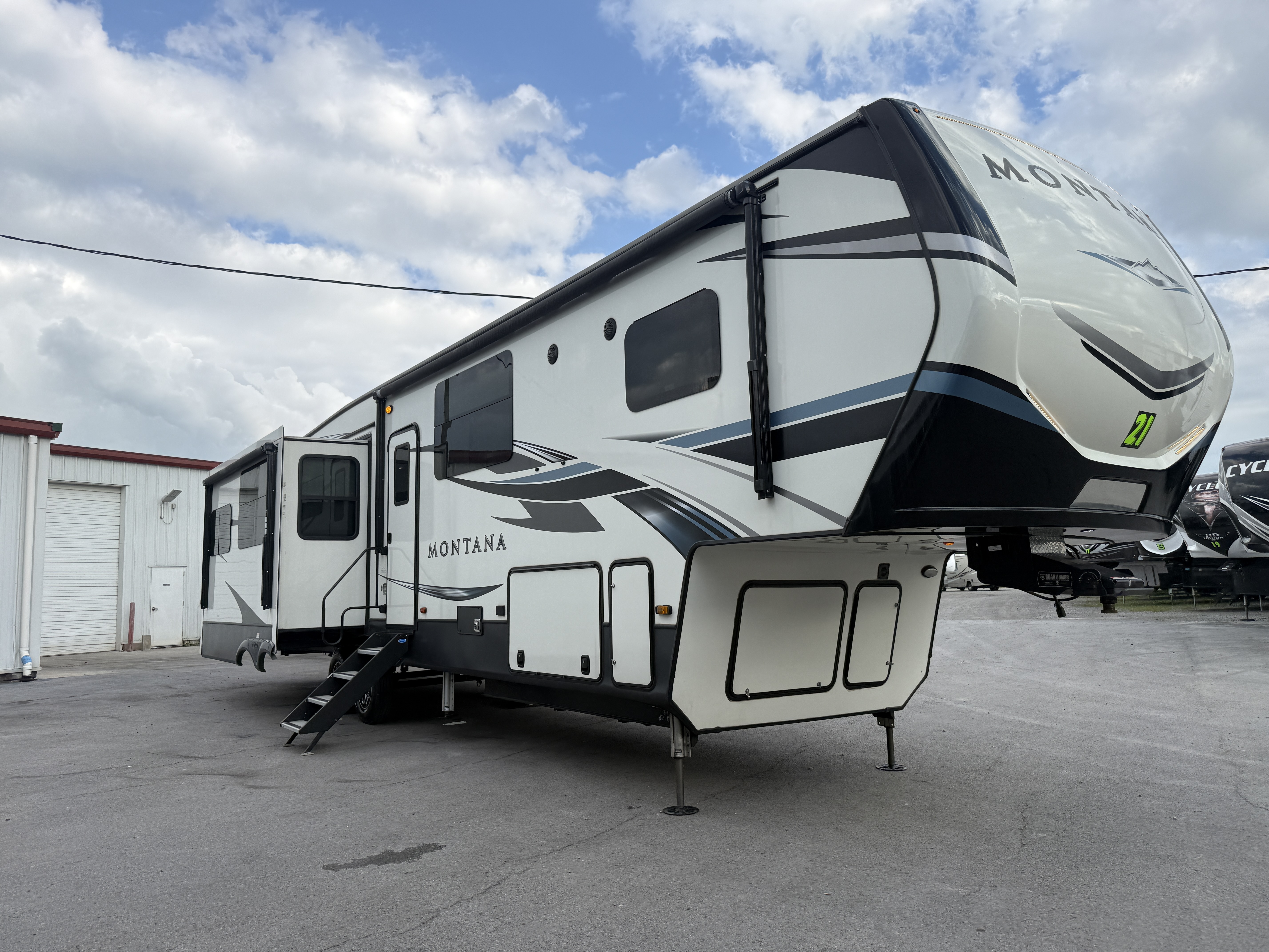 2021 Keystone MONTANA 3813MS in findlay OH
