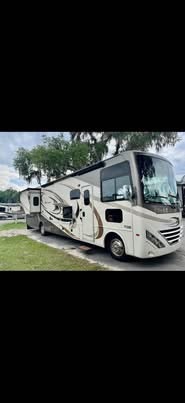 2017 Thor Motor Coach HURRICANE 36F in bradenton FL