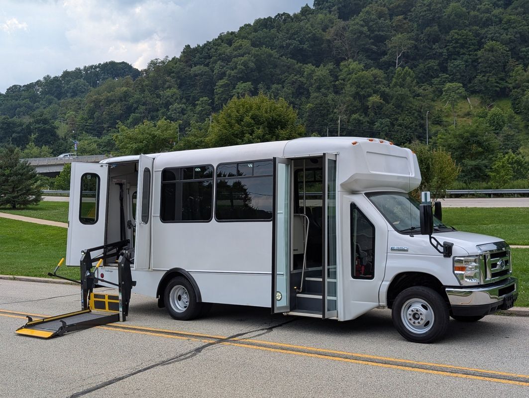 2016 Ford E-350 in Freeport, PA