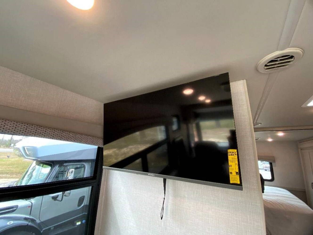 A photo of this 2024 Fleetwood FLAIR 29M