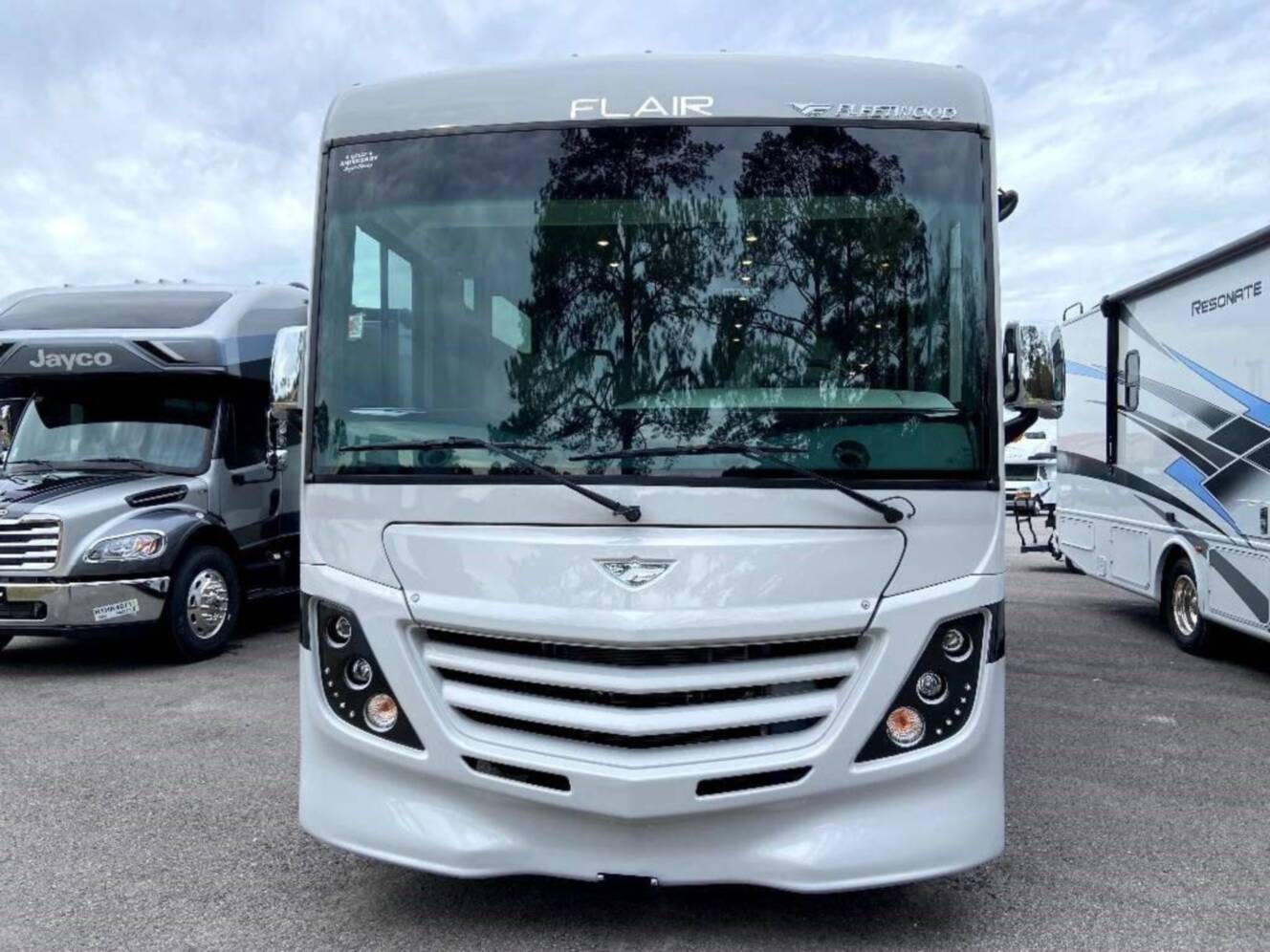 A photo of this 2024 Fleetwood FLAIR 29M