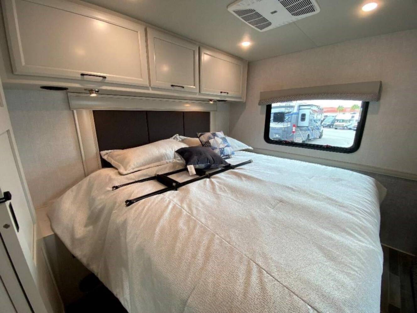 A photo of this 2024 Fleetwood FLAIR 29M
