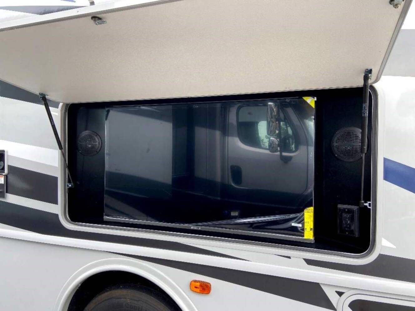 A photo of this 2024 Fleetwood FLAIR 29M