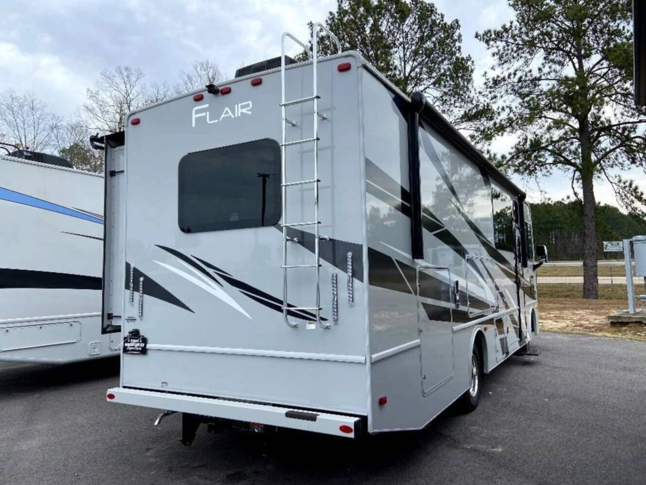 A photo of this 2024 Fleetwood FLAIR 29M