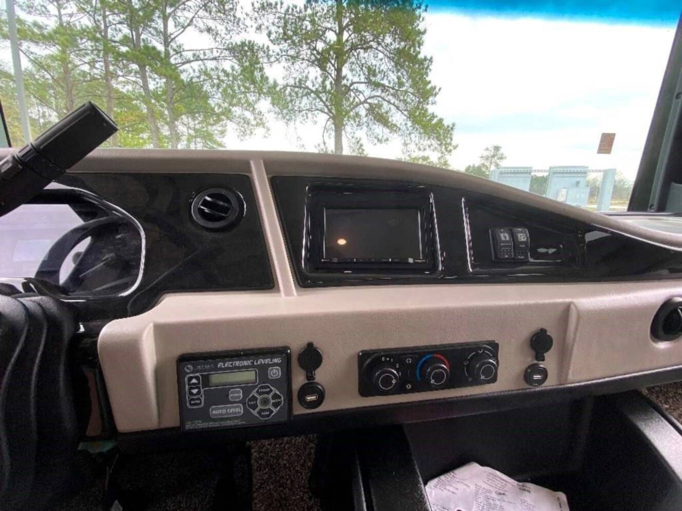 A photo of this 2024 Fleetwood FLAIR 29M