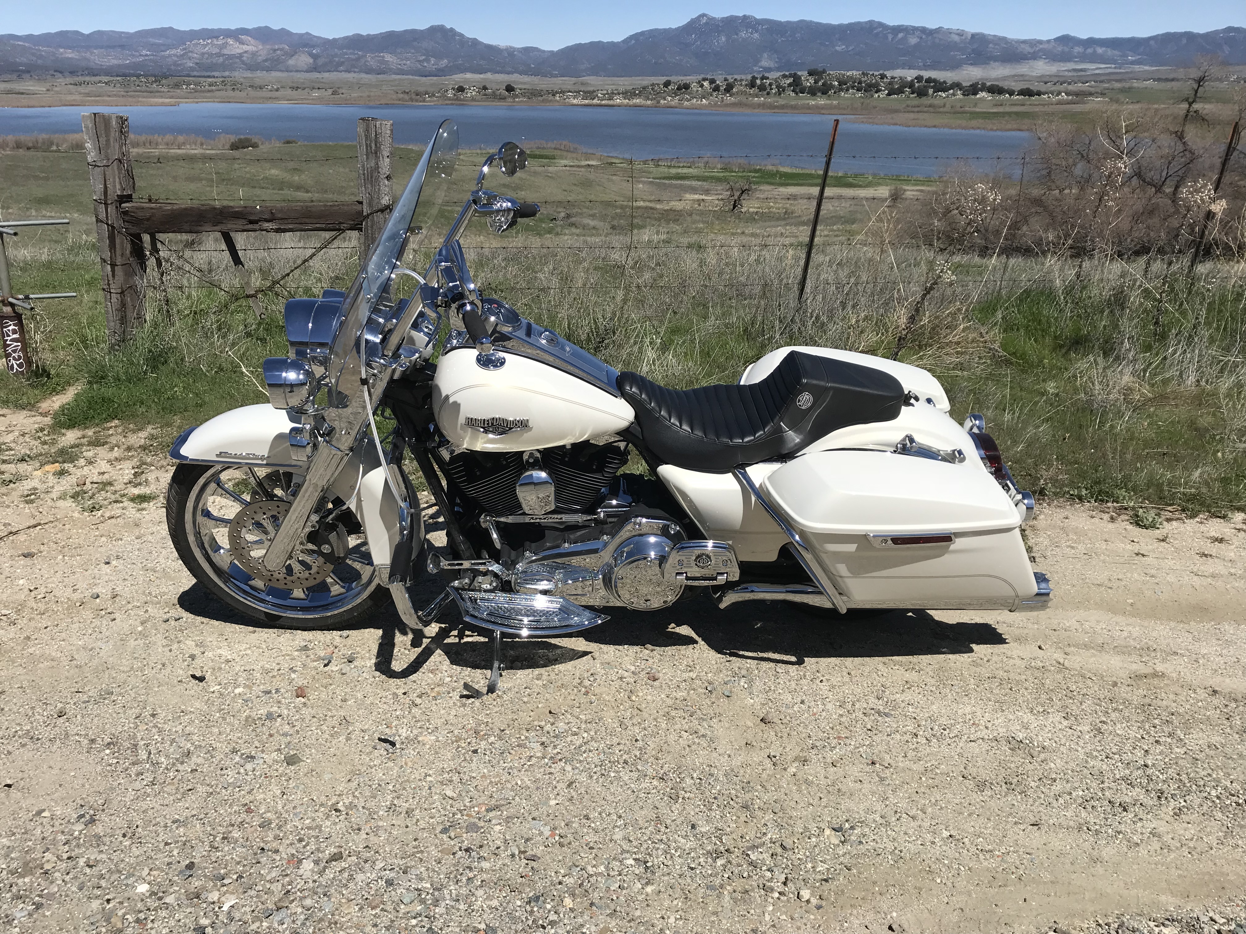 2015 Harley-Davidson ROAD KING CUSTOM CUSTOM in Escondido, CA