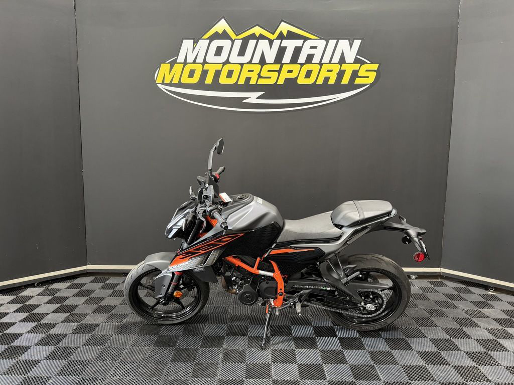 2026 KTM Duke 390 DUKE in Kodak, TN