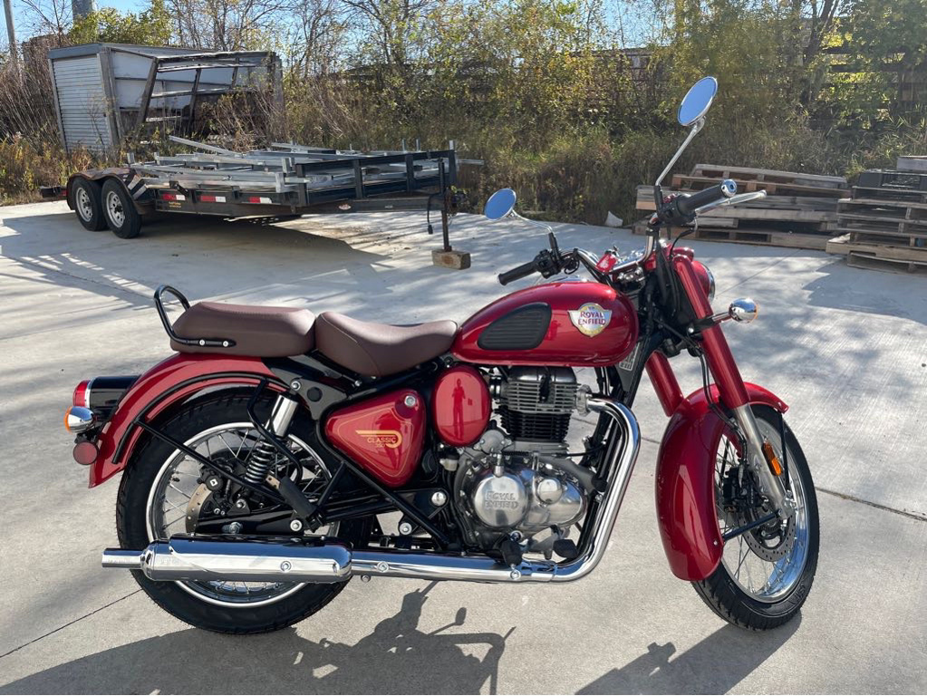 2026 Royal Enfield CLASSIC 350- MADRAS RED 350 in Marengo, IL