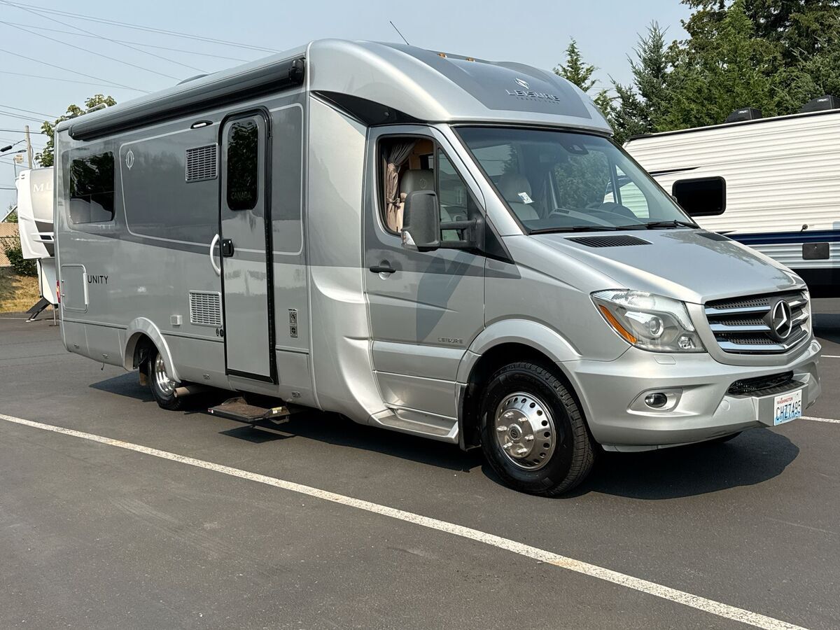 2019 Leisure Travel Unity 24TB in sandy OR