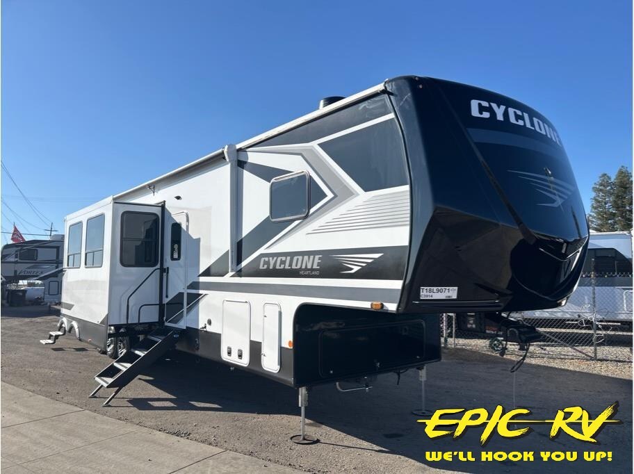 2026 Heartland Cyclone 3914 Fifth Wheel Toy Hauler RV