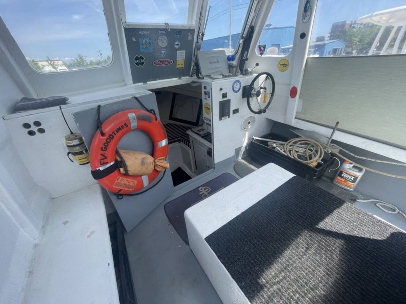 A photo of this 1995 Outlaw 25 DOWNEAST