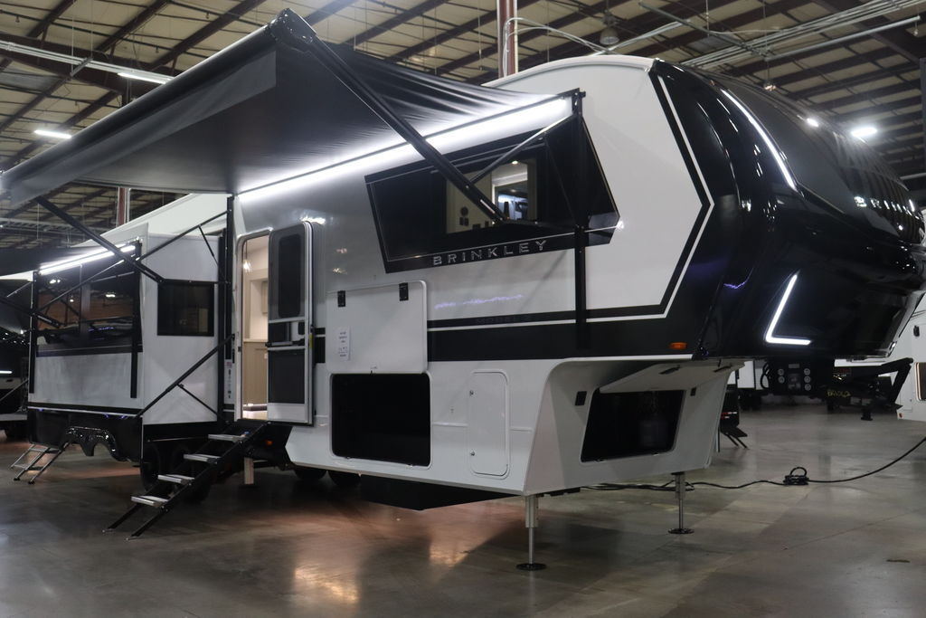 2026 Brinkley Luxury Mid-Sized Fifth Wheels Model Z 3420 in southaven MS