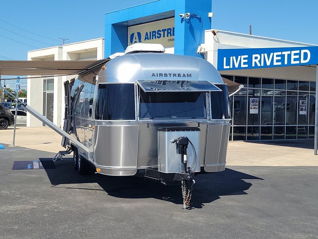 2019 Airstream International Serenity 25FB Queen in midway city CA