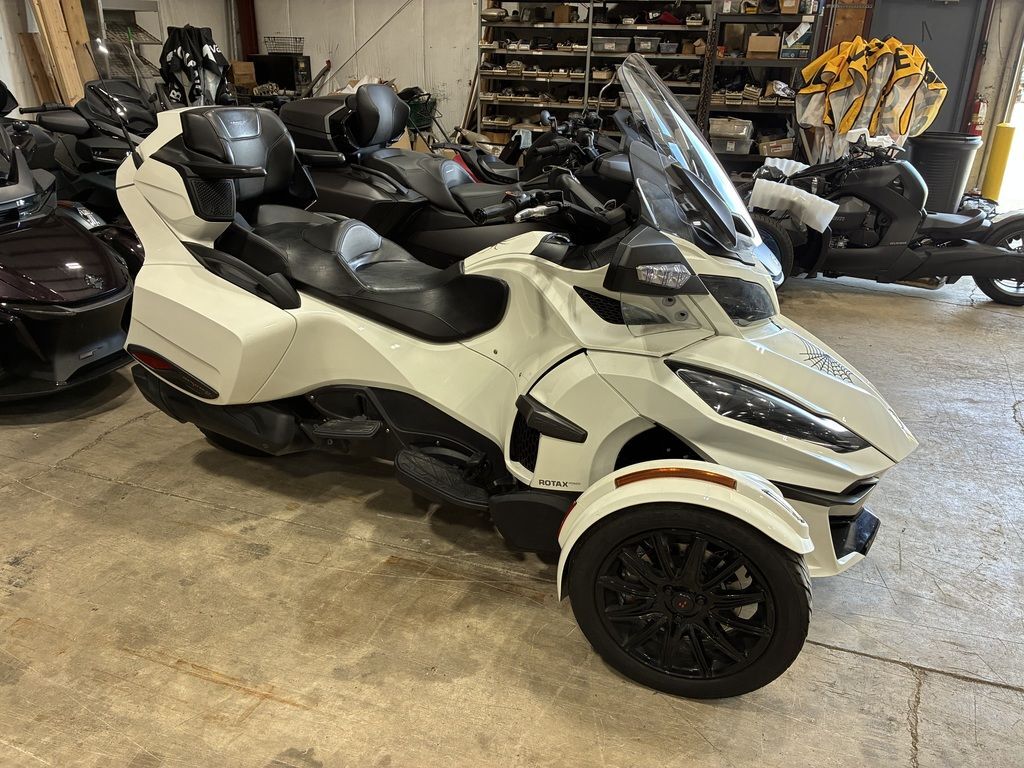 2018 Can-Am Spyder® RT Limited Dark RT LIMITED in Johnson Creek, WI