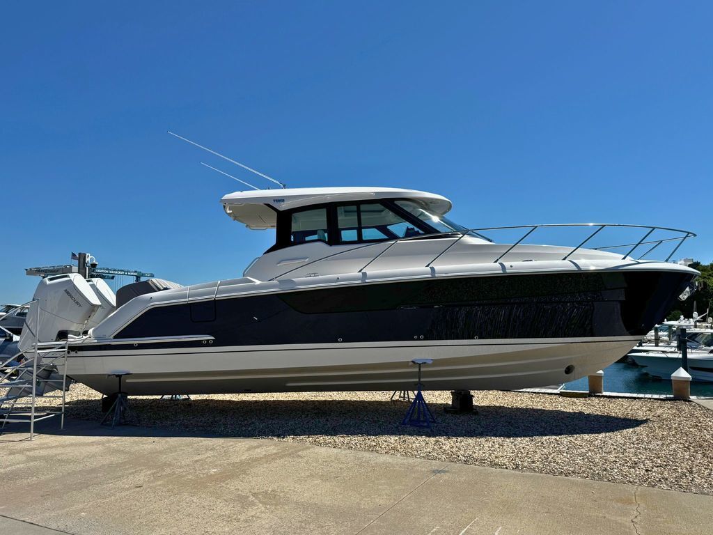 2027 Tiara Yachts 39LE in eastport NY