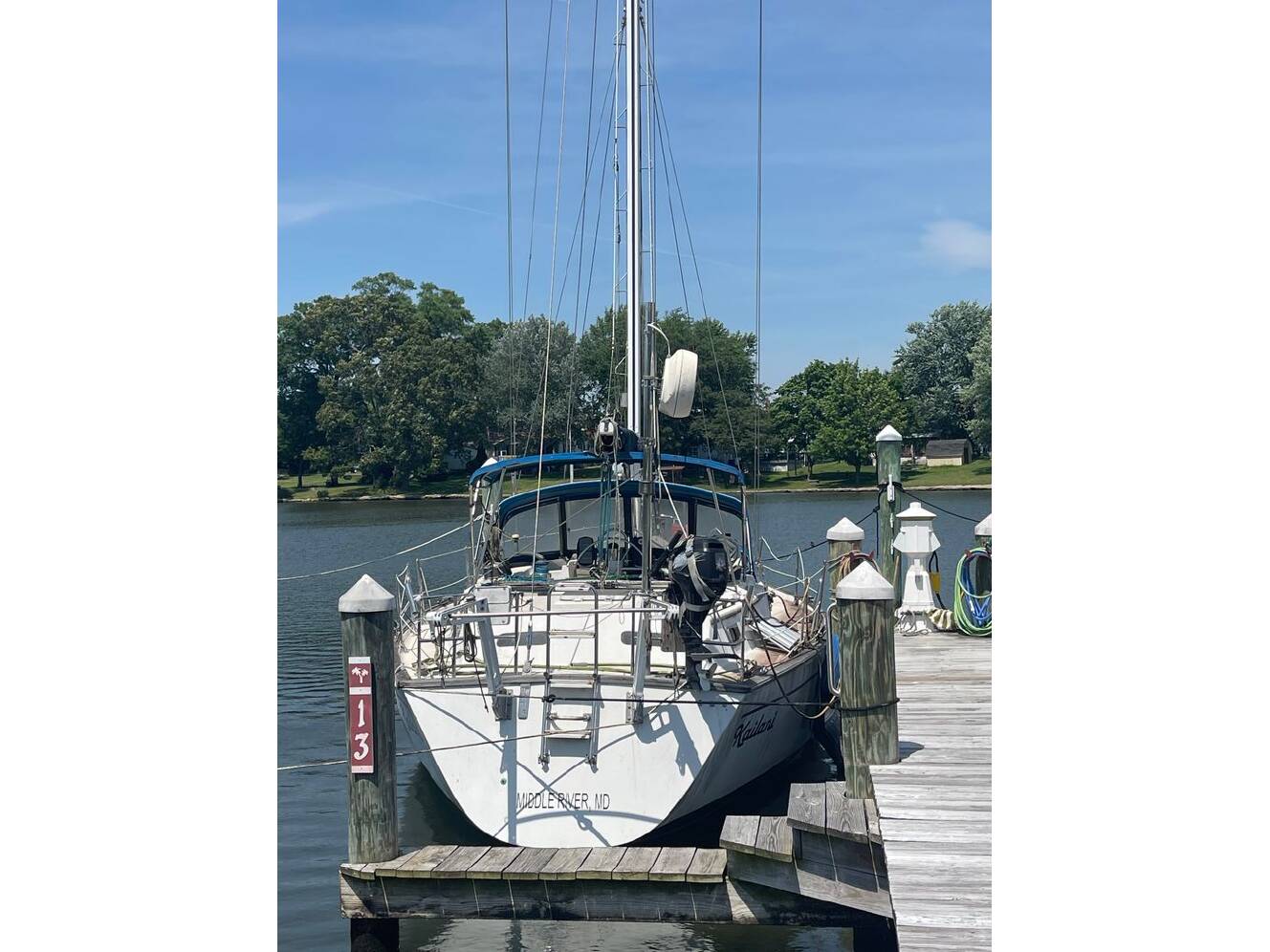 A photo of this 1985 Catalina Morgan 43