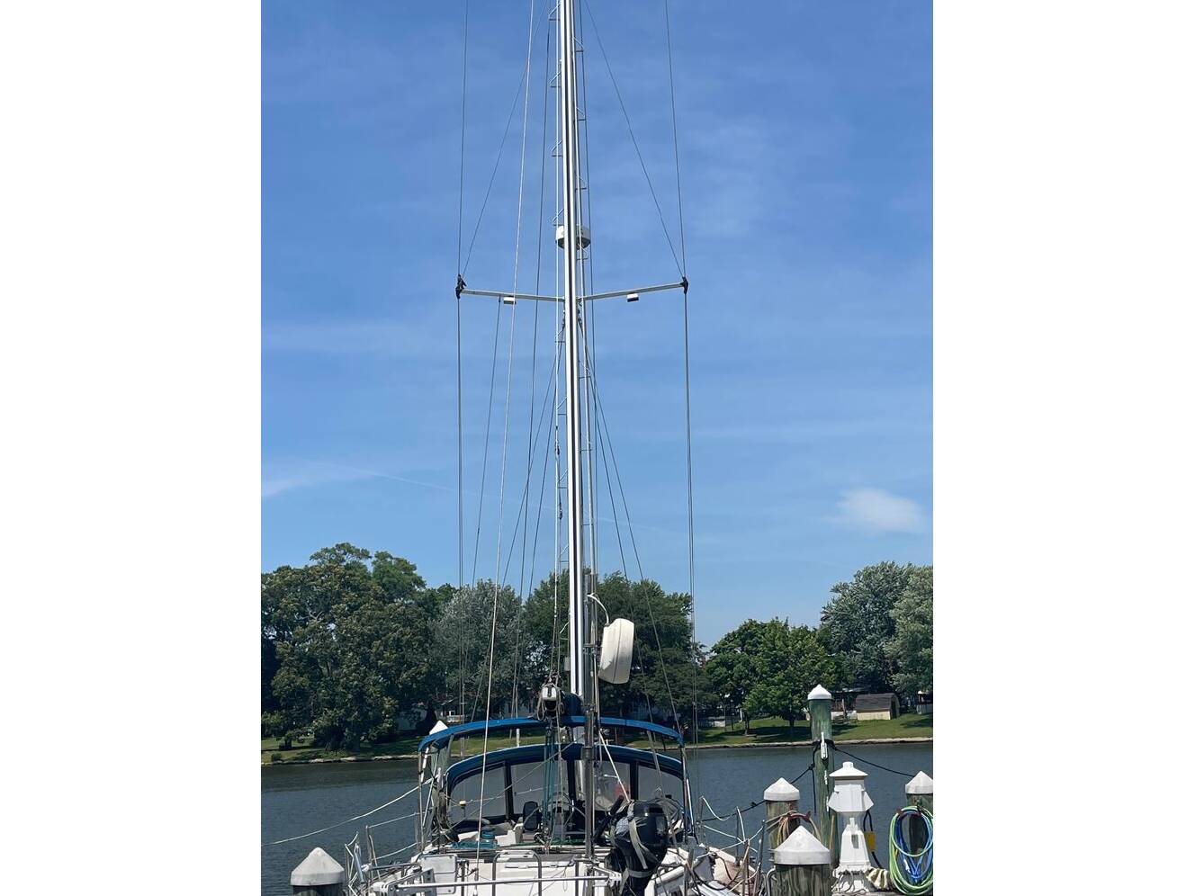 A photo of this 1985 Catalina Morgan 43