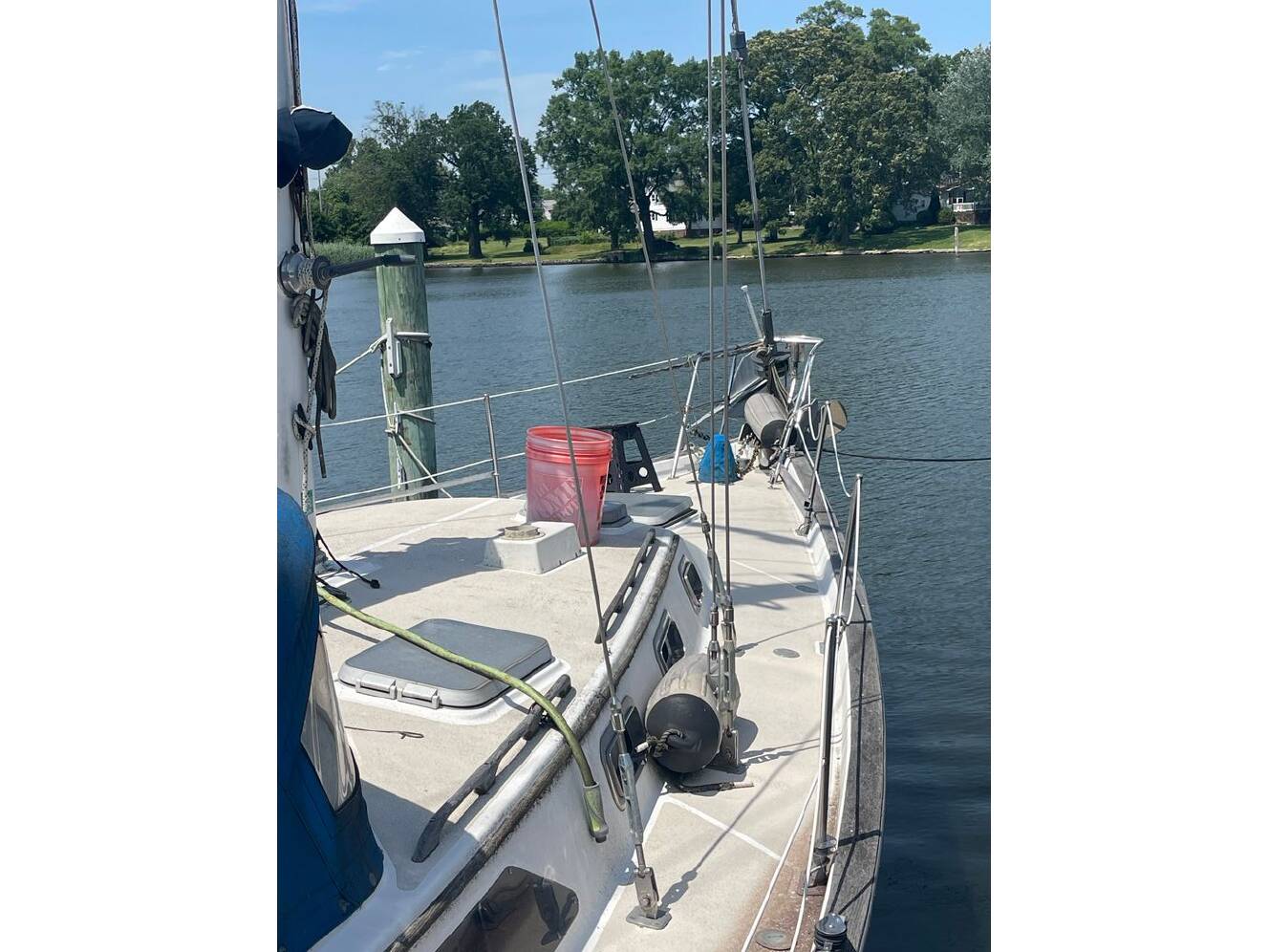 A photo of this 1985 Catalina Morgan 43