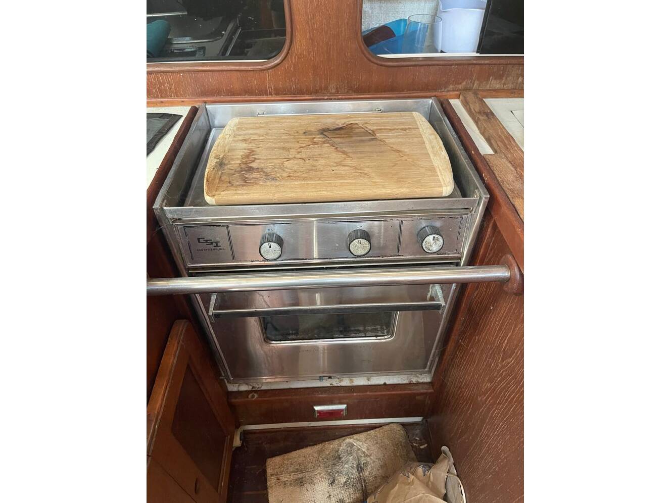 A photo of this 1985 Catalina Morgan 43