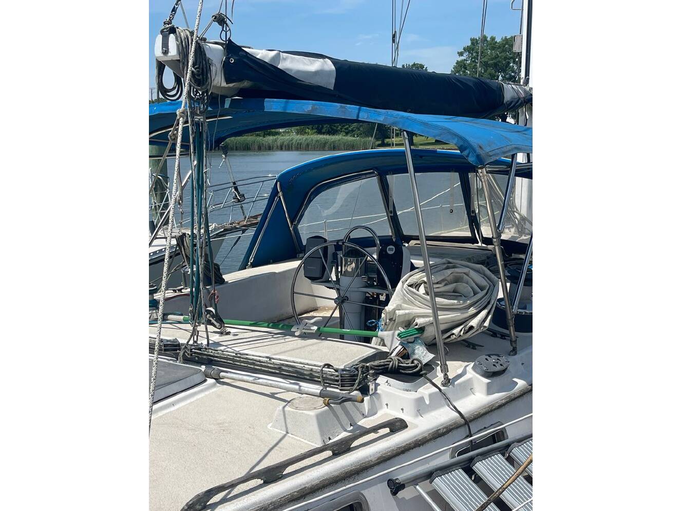 A photo of this 1985 Catalina Morgan 43