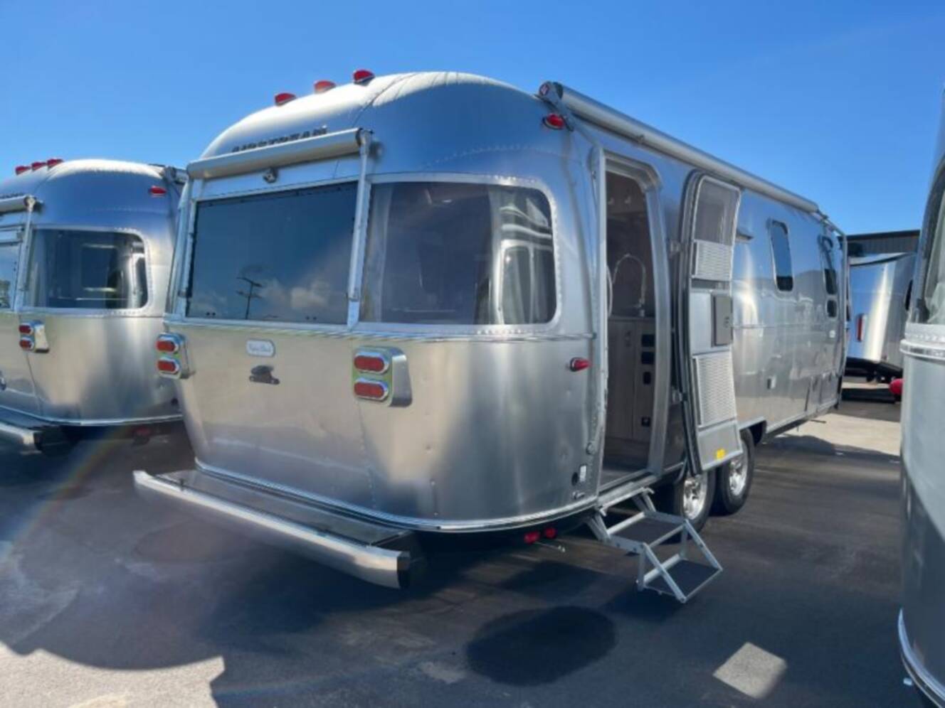 A photo of this 2027 Airstream Flying Cloud 25FB Twin