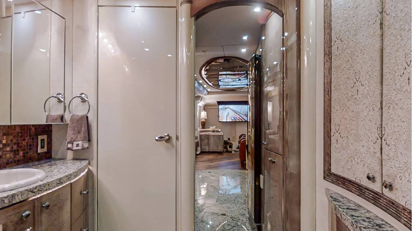A photo of this 2005 Prevost Millennium H3-45