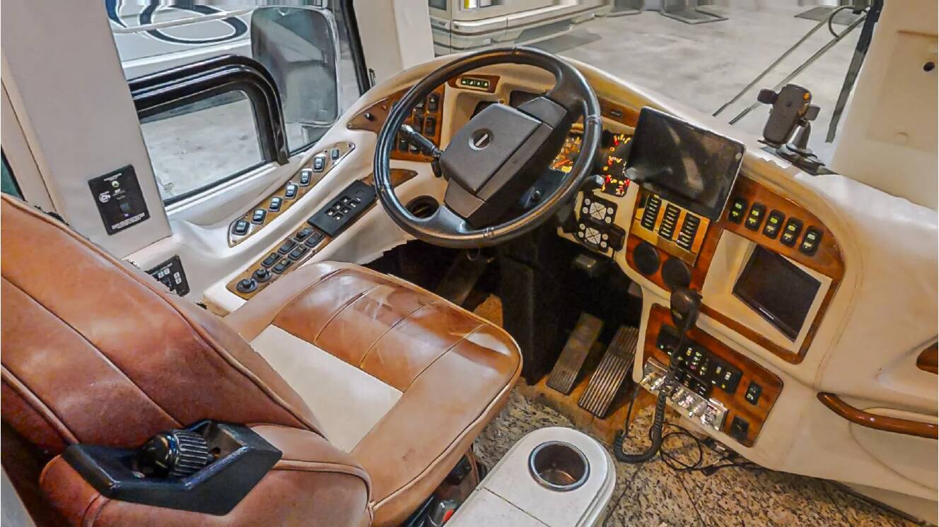 A photo of this 2005 Prevost Millennium H3-45