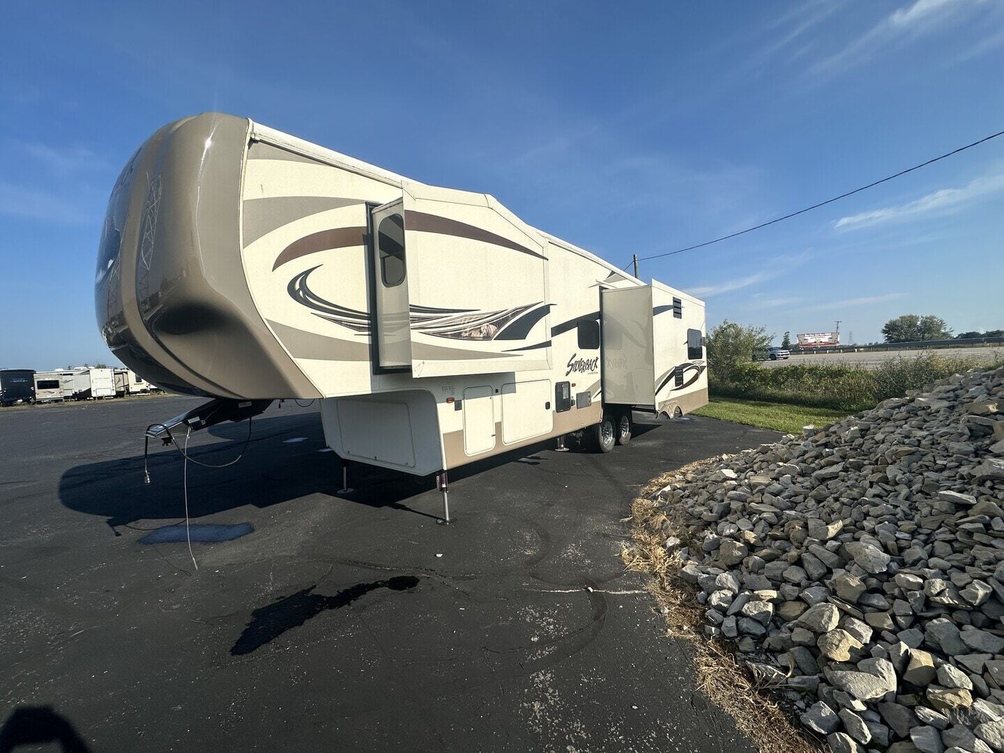 2015 Forest River Silverback 29RE in bay city MI