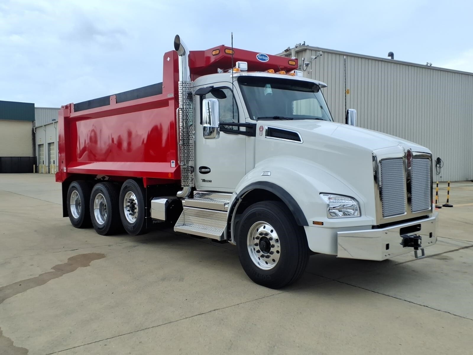 2027 KENWORTH T880 in Upper Marlboro, MD