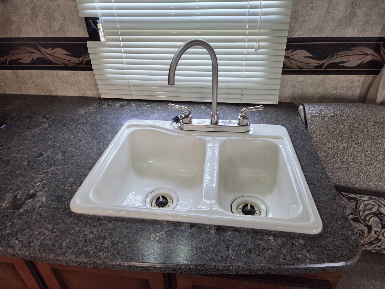 A photo of this 2013 Keystone Passport Super-Lite 280BH