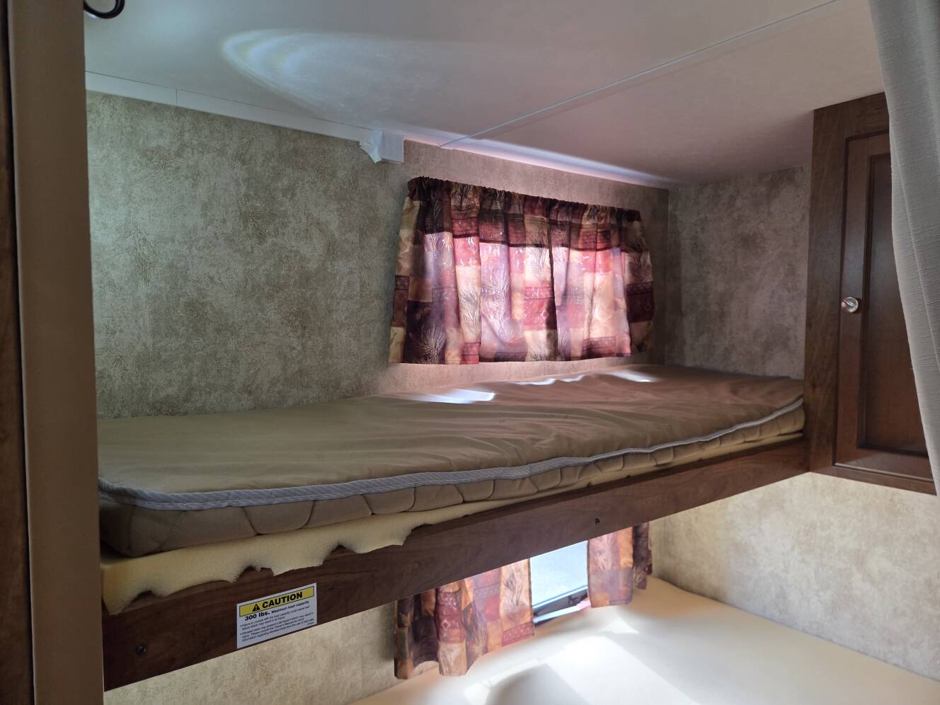A photo of this 2013 Keystone Passport Super-Lite 280BH