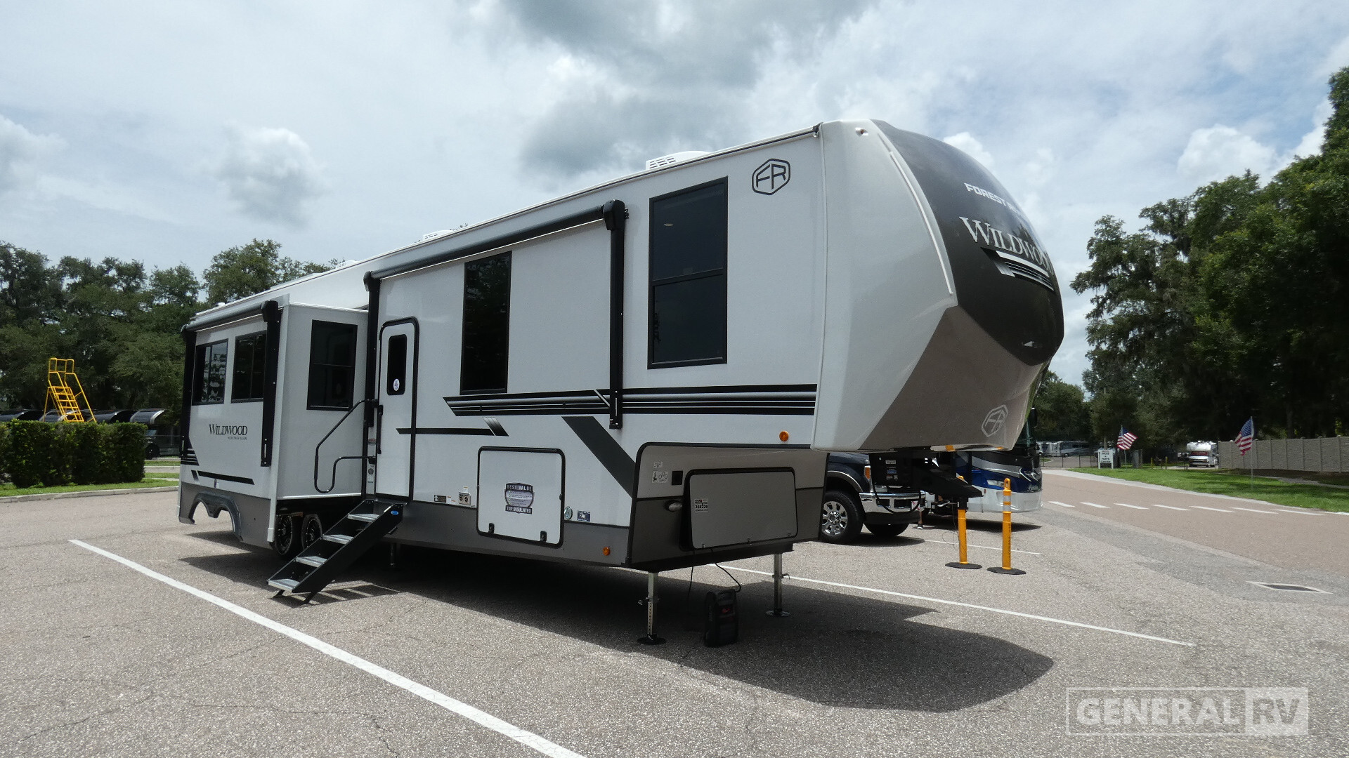 2027 Forest River Wildwood Heritage Glen 376FAM RV