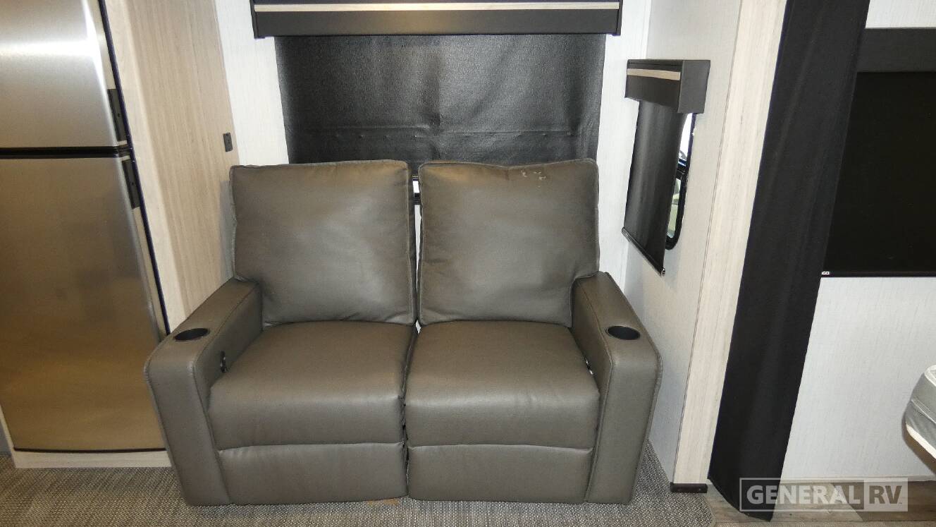 A photo of this 2022 Heartland SUNDANCE Ultra Lite 231ML