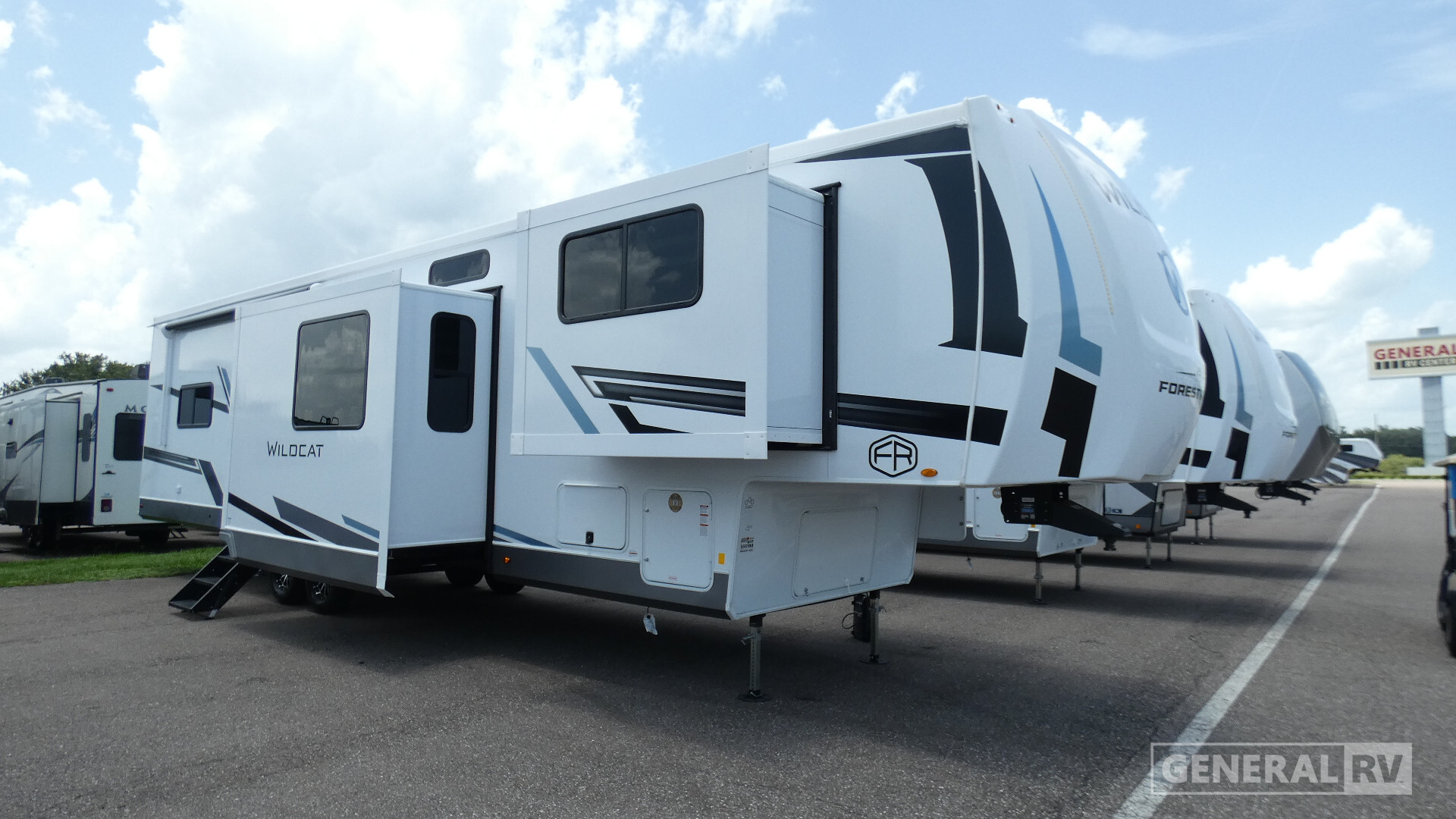 2027 Forest River WILDCAT 36FL in dover FL