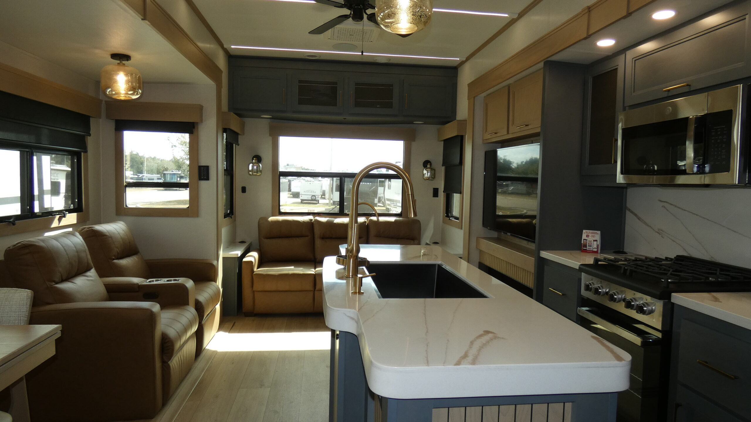 2026 Crossroads Rv REDWOOD 371RL in dover FL
